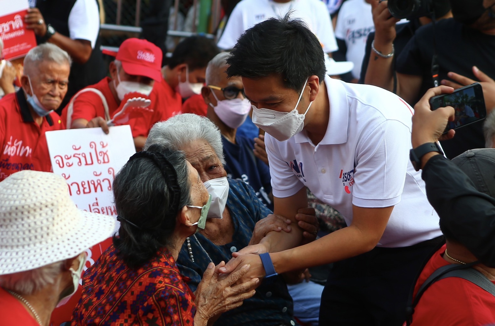 ประมวลภาพ"เพื่อไทย"ลุยหาเสียงโค้งสุดท้าย เลือกตั้งซ่อม ส.ส.กทม.