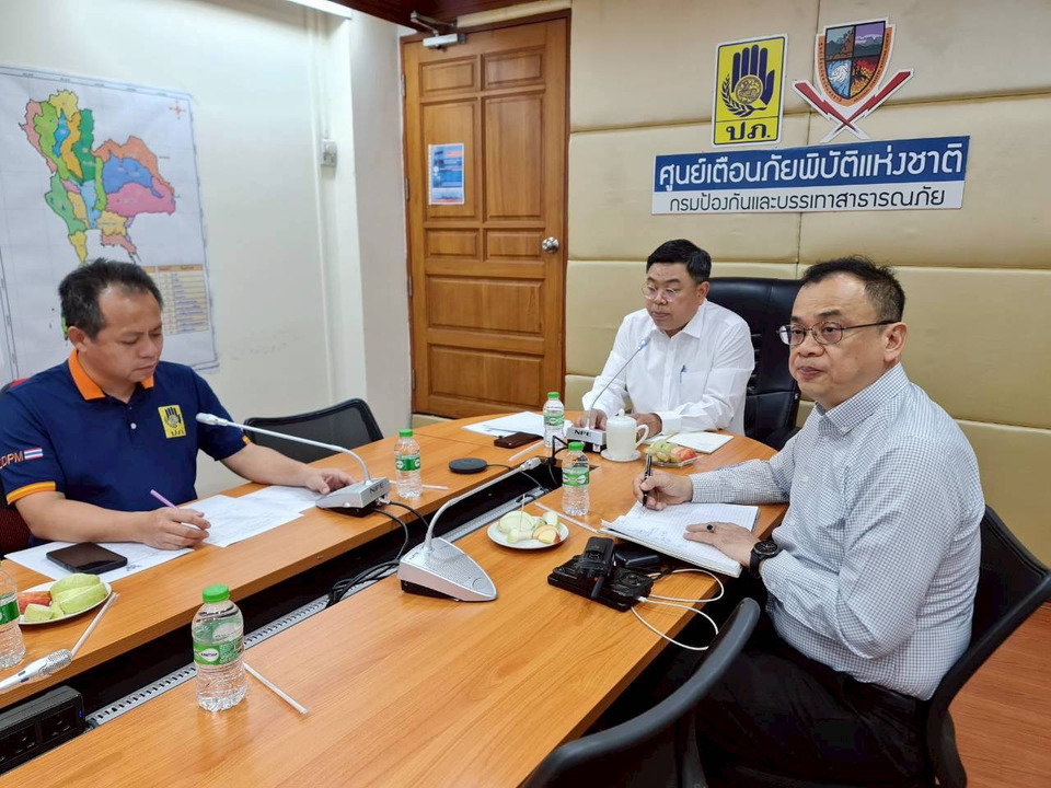 ปภ. ประชุม War Room ติดตามสถานการณ์ฝนฟ้าคะนอง ลมกระโชกแรง และฝนตกหนัก 