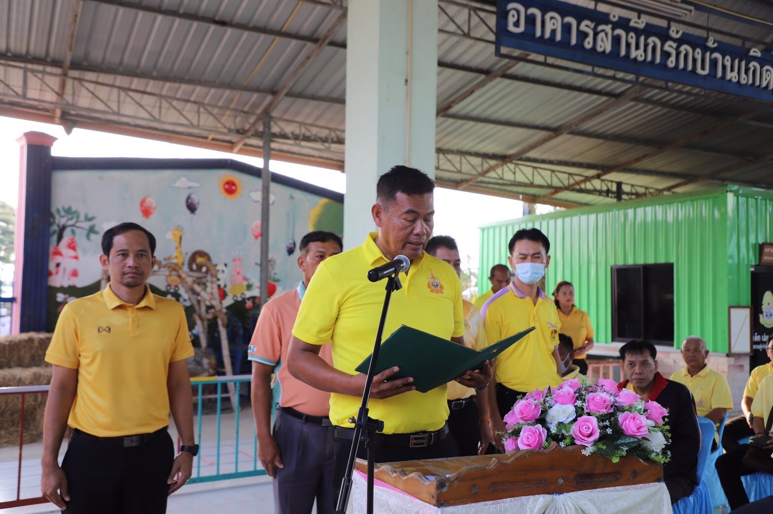 อ่างทองจัดกิจกรรมรณรงค์ใช้ทางม้าลายและทางข้ามทุกครั้งและสวมหมวกนิรภัย 100 เปอร์เซ็นต์ในอำเภอไชโย