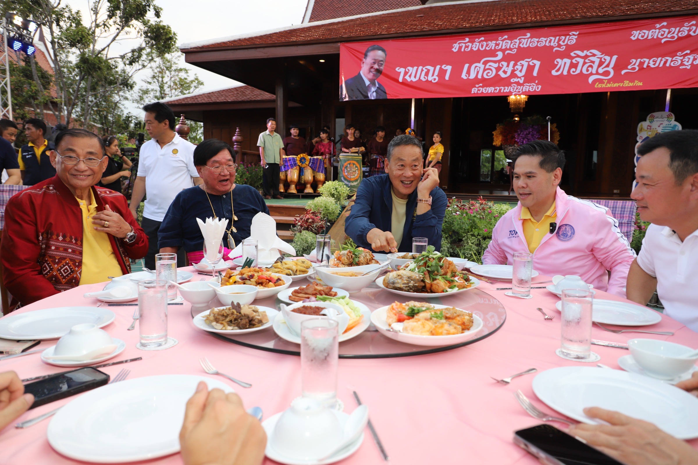 “ประภัตร” จัดเต็ม! เปิดบ้านทรงไทยต้อนรับ “เศรษฐา” เยือนสุพรรณฯครั้งแรก