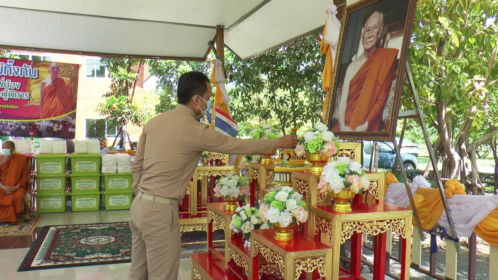 คณะสงฆ์อำเภอโคกเจริญ ร่วม สำนักงานพระพุทธศาสนาลพบุรี ขยายผลจัดตั้งศูนย์ช่วยเหลือผู้พิการ และผู้ป่วยติดเตียง ที่ได้รับผลกระทบจากโควิด