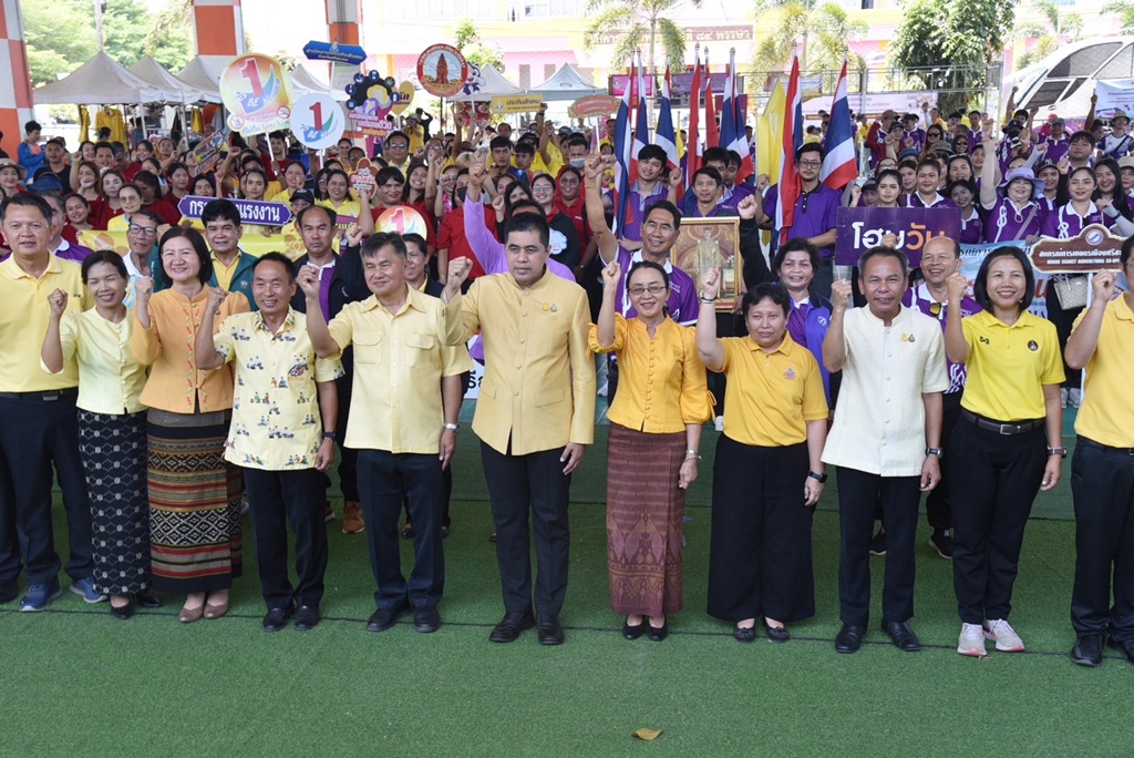 ผู้ว่าฯศรีสะเกษ ร่วมวันแรงงานแห่งชาติ เปิดกิจกรรมเฉลิมพระเกียรติ  ร.10 เฉลิมพระชนมพรรษา 6 รอบ