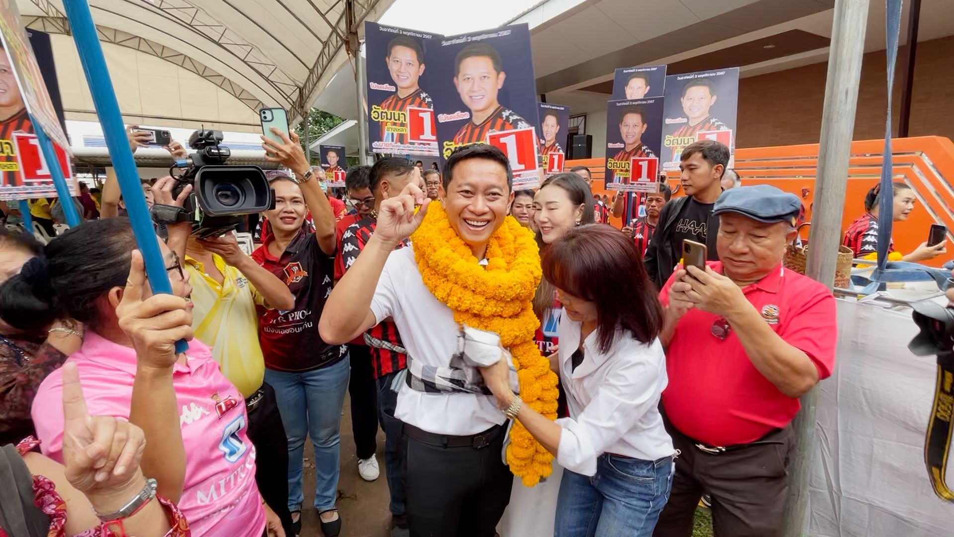 เลือกตั้งอบจ.ขอนแก่นเดือด "วัฒนา" สวมเสื้อเพื่อไทยประกาศท้าชิง "พงษ์ศักดิ์"ขณะที่ กกต.เข้มทุกข้อกฎหมาย 