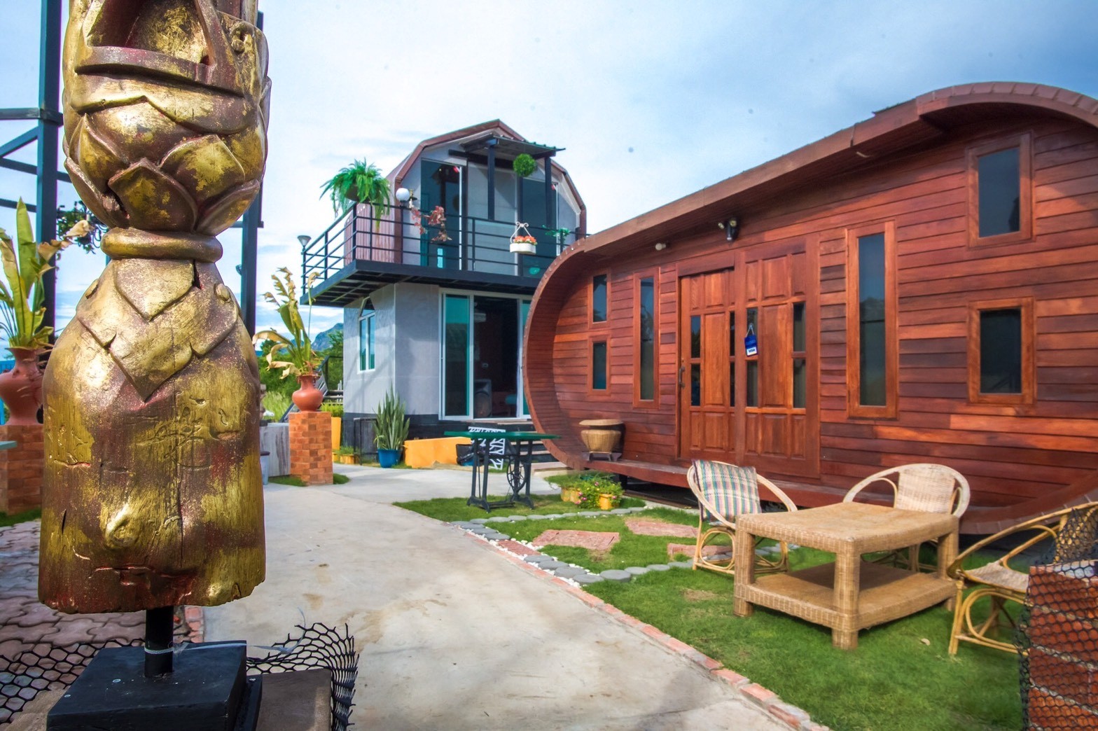 Sea Breeze Villa&Café รีสอร์ทสไตล์แกลลอรี่ ท่ามกลางขุนเขาและธรรมชาติใกล้แหล่งท่องเที่ยวสามร้อยยอด
