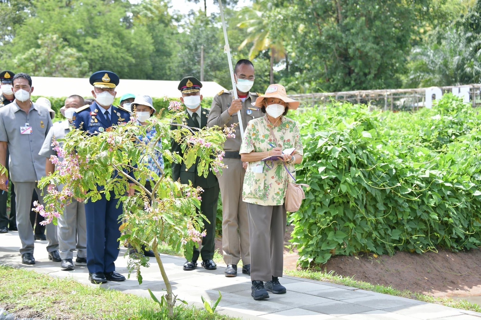 สมเด็จพระกนิษฐาธิราชเจ้า กรมสมเด็จพระเทพฯเสด็จทอดพระเนตรการดำเนินงานโครงการทหารพันธุ์ดี 