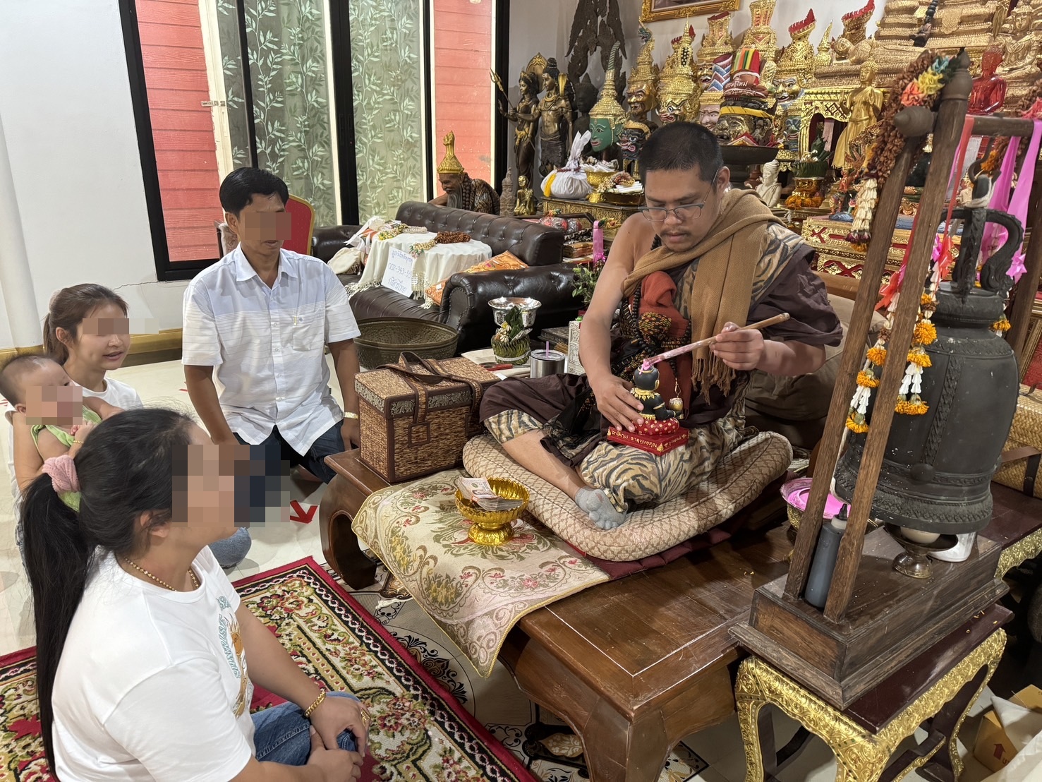 สาวปทุมธานีดวงเฮงถวายเงินทำบุญหนึ่งแสนหลังรับโชคกว่าล้านบาท