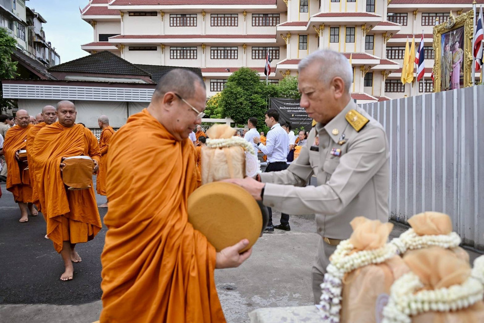 พิธีตักบาตร โครงการบรรพชาอุปสมบทในพระสังฆราชูปถัมภ์ ถวายพระกุศลแด่เจ้าฟ้าพัชรกิติยาภาฯ 