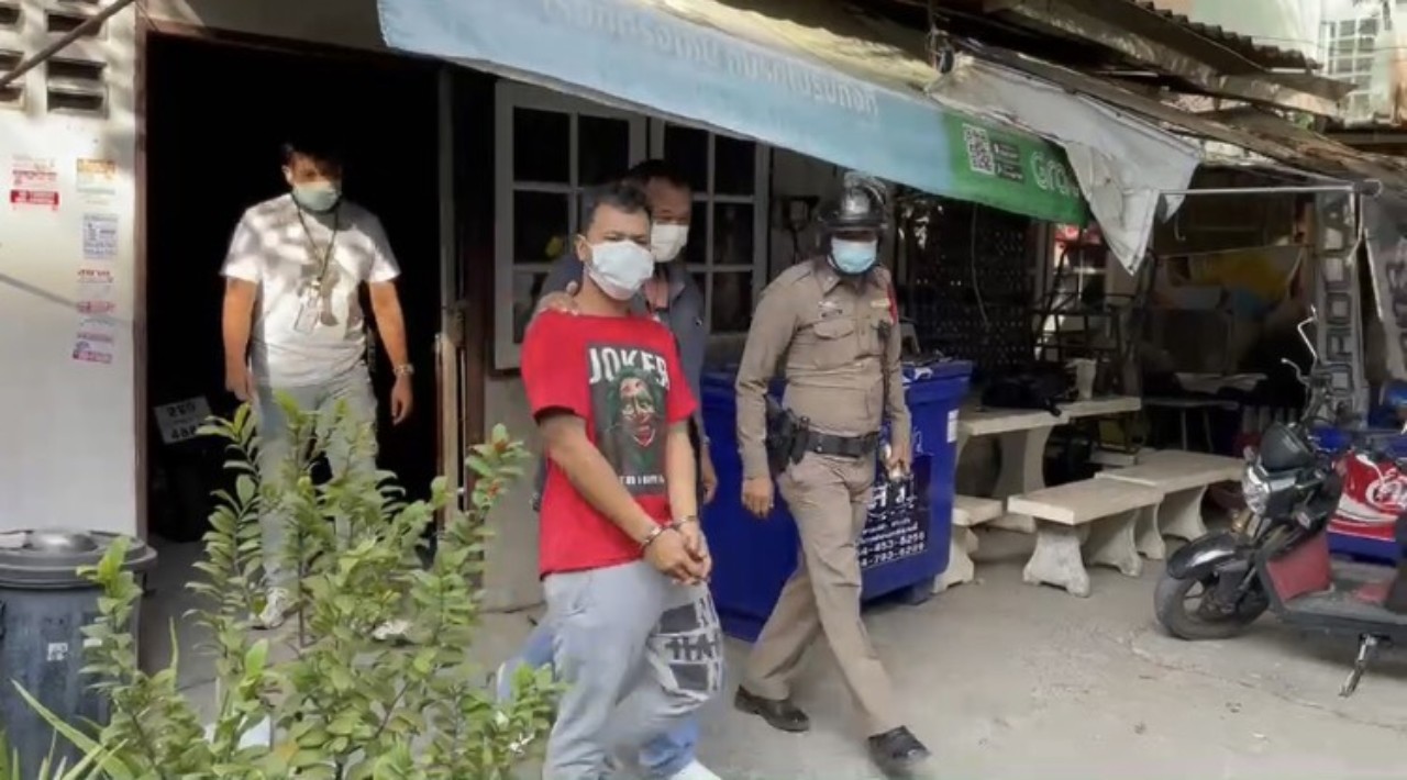 ตร.พหลโยธิน พาอั๋นกีวี่ชี้จุดที่ห้องพักซอยเสือใหญ่หาหลักฐานประกอบคดียาเคนมผง