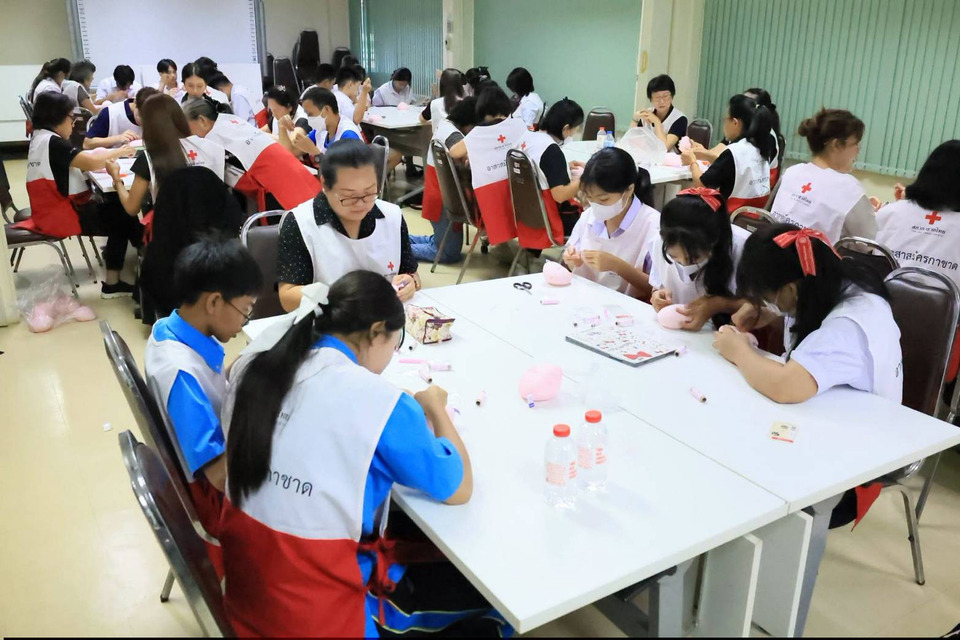 ส่งต่อพลังใจ เติมเต็มรอยยิ้มให้ผู้ป่วยมะเร็งเต้านม อาสาสมัครกาชาดร่วมใจเย็บซ่อมเต้านมเทียม