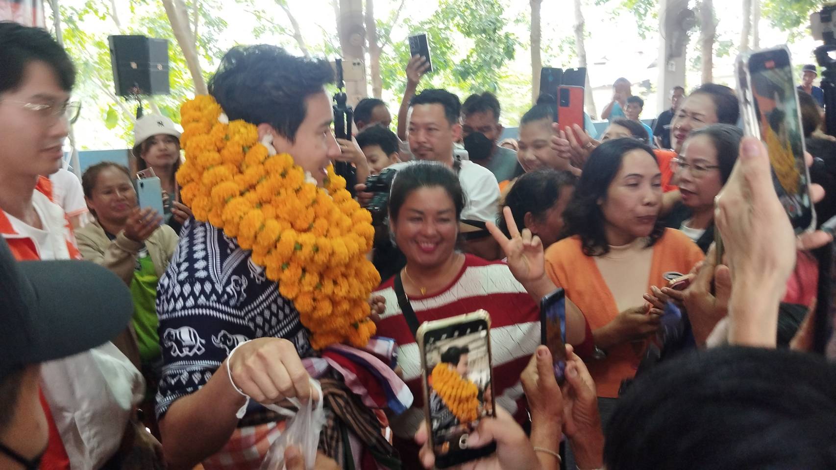 "พิธา" ลงพื้นที่จังหวัดมุกดาหาร รับฟังปัญหาประชาชน  เขต 2