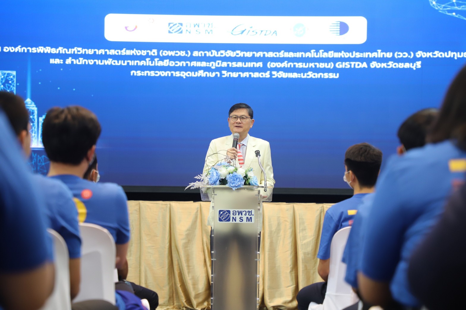 "เอนก"เรียกประชุมประธานนิสิตนักศึกษาทุกมหาวิทยาลัยทั่วประเทศ ย้ำ ขอให้มองโลกในทางบวก  มั่นใจทำให้มองเห็นโอกาสไม่ใช่เห็นปัญหา
