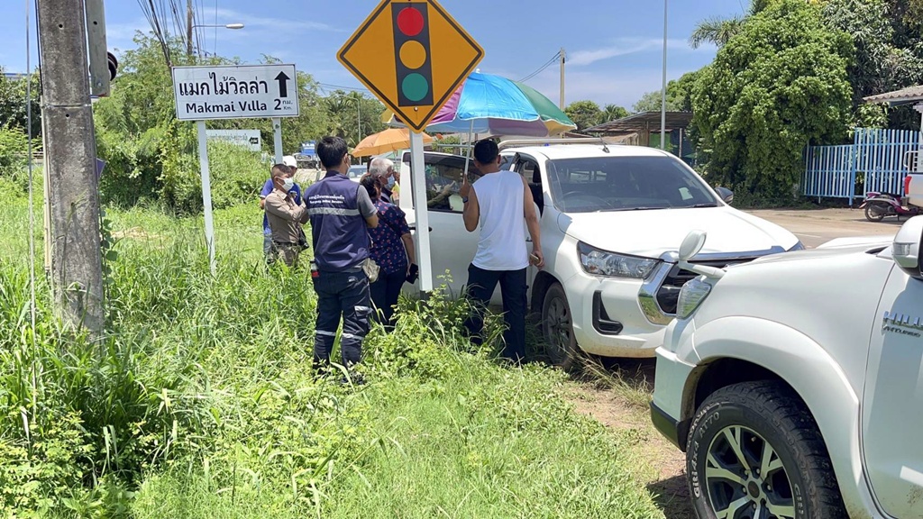หนุ่มใหญ่ดับปริศนาในรถ หน้าร้านอาหาร หลังบ่นปวดหัวก่อนขอนอนพัก
