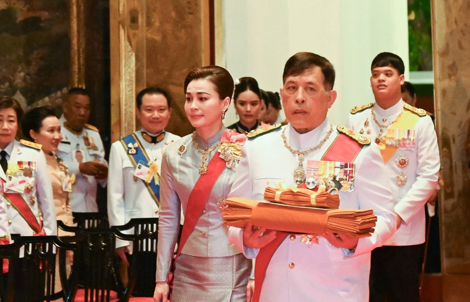 "ในหลวง - พระราชินี" เสด็จฯ ไปในการพระราชพิธีทรงบำเพ็ญพระราชกุศลถวายผ้าพระกฐิน ณ วัดสุทัศนเทพวราราม