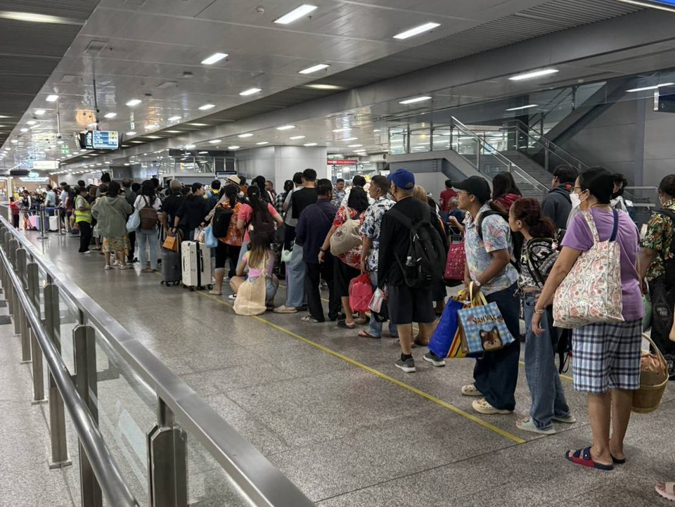 ขร.เผย 3 วันแรกเทศกาลสงกรานต์ ยอดใช้ระบบรางสะสมพุ่ง 3.6 ล้านคน-เที่ยว ชี้คนกรุงแห่เล่นน้ำดันยอดใช้ระบบรถไฟฟ้าพุ่ง