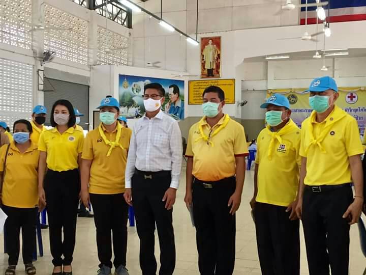 พ่อเมืองหนองคายให้กำลังใจจิตอาสาที่ร่วมบริจาคโลหิตเพื่อนำไปช่วยประชาชนในการป้องกันโรคโควิด-19