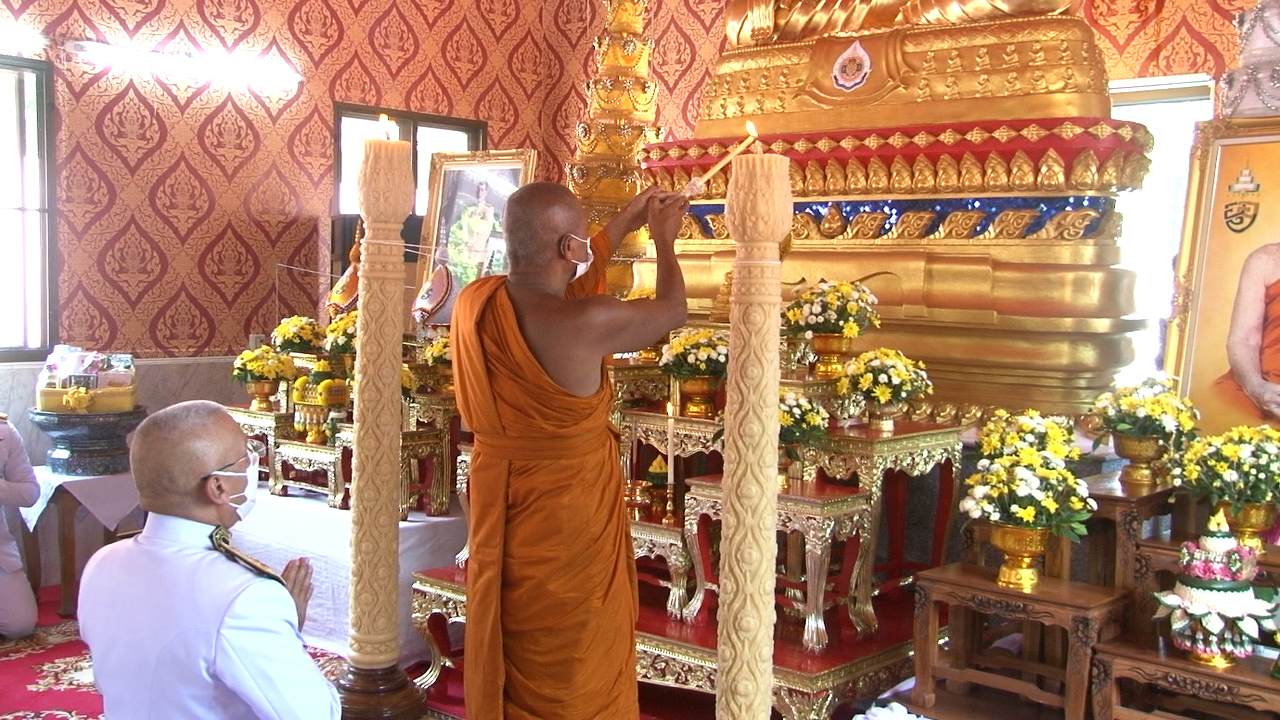 ในหลวงโปรดเกล้า ให้เชิญเทียนไปถวายเป็นพุทธบูชาแด่พระเทพวชิรญาณโสภน