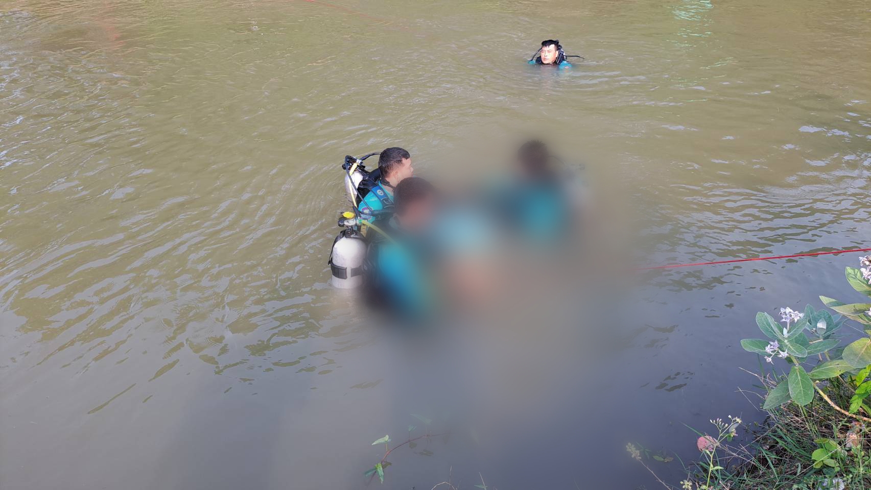 กระบะโค๊ซผู้ฝึกสอนทีมวอลเลย์บอลหญิง  ตกคลองชลประทานดับ