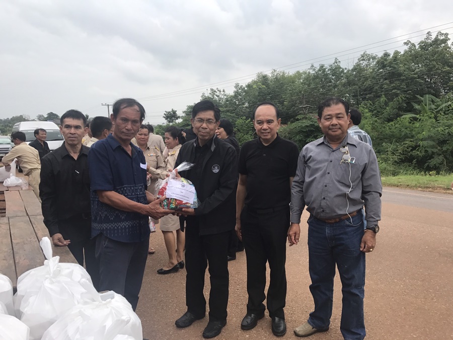 รอง อสส. ลงพื้นที่อำเภอนาหว้ามอบถุงยังชีพ อาหาร น้ำดื่ม บรรเทาทุกข์สมาชิกสหกรณ์ประสบภัยน้ำท่วม