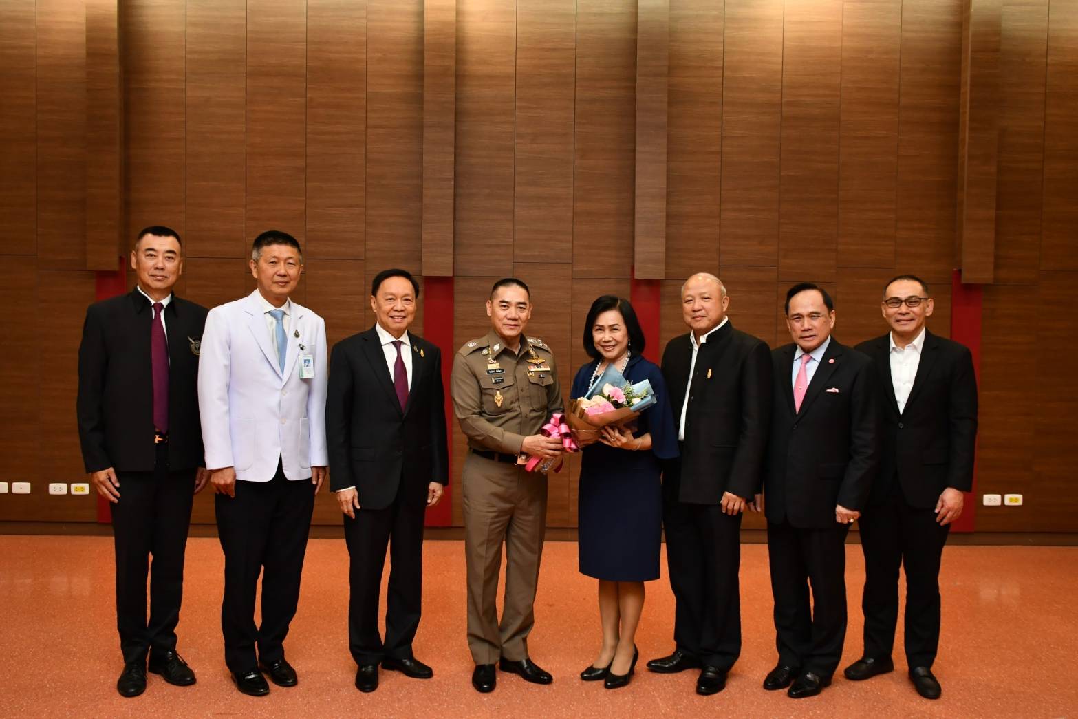 ธารน้ำใจหลั่งไหล ช่วยเหลือตำรวจบาดเจ็บและเสียชีวิตที่โคราช  
