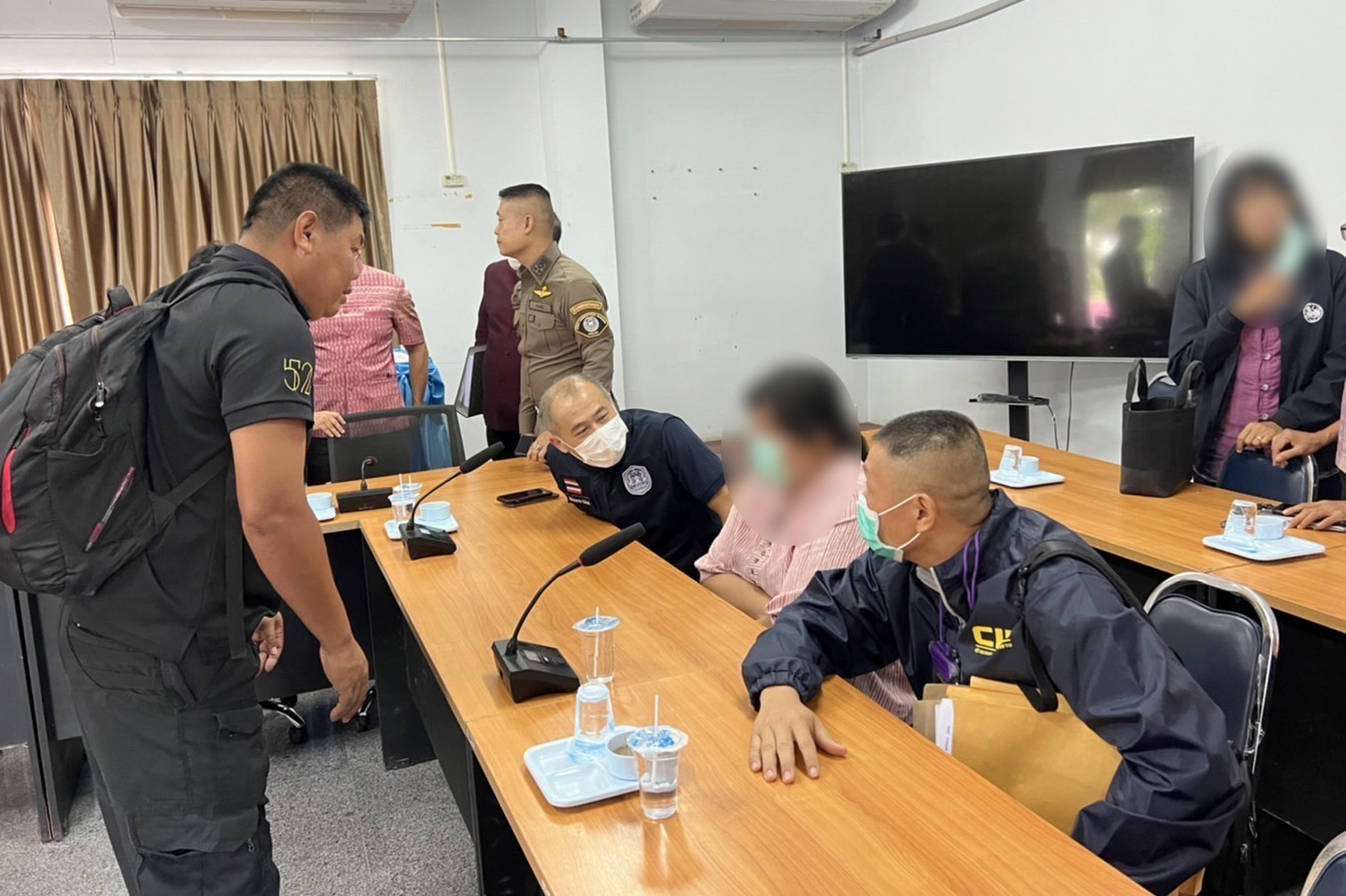 ตำรวจปปป.ซ้อนแผนล่อซื้อ รวบปลัดสาวเมืองกระบี่ เรียกเงิน1แสน ค่าขอต่อใบอนุญาตโรงแรม อ้างเอาไปใช้ดูแลนาย