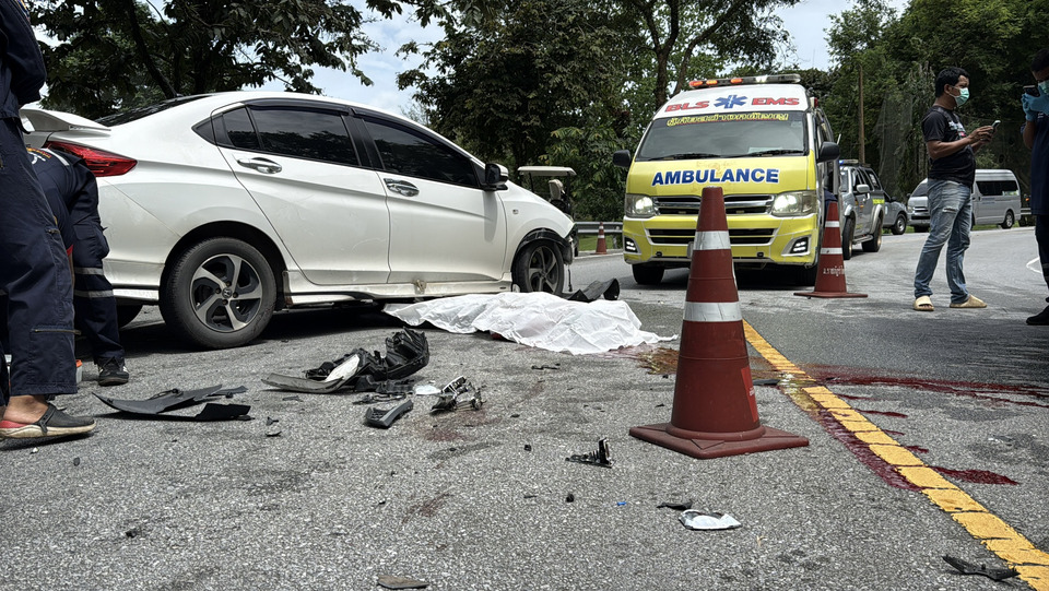 สลด! นักศึกษาปี 1 ราชภัฏรำไพพรรณี ขี่ PCX ชนเก๋งกลางมหาวิทยาลัย เสียชีวิต
