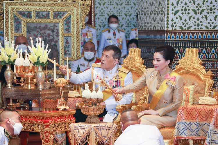 "ในหลวง-พระราชินี"เสด็จฯทรงบำเพ็ญพระราชกุศลทักษิณานุปทาน ในการพระราชพิธีฉัตรมงคล พุทธศักราช 2565
