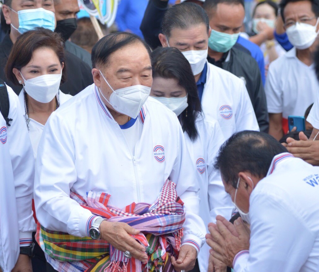 “พปชร.”ลั่นค้านแก้ ม.112 พร้อมเทิดทูนสถาบัน “บิ๊กป้อม” ยันเร่งทำคนไทยอยู่ดีกินดี