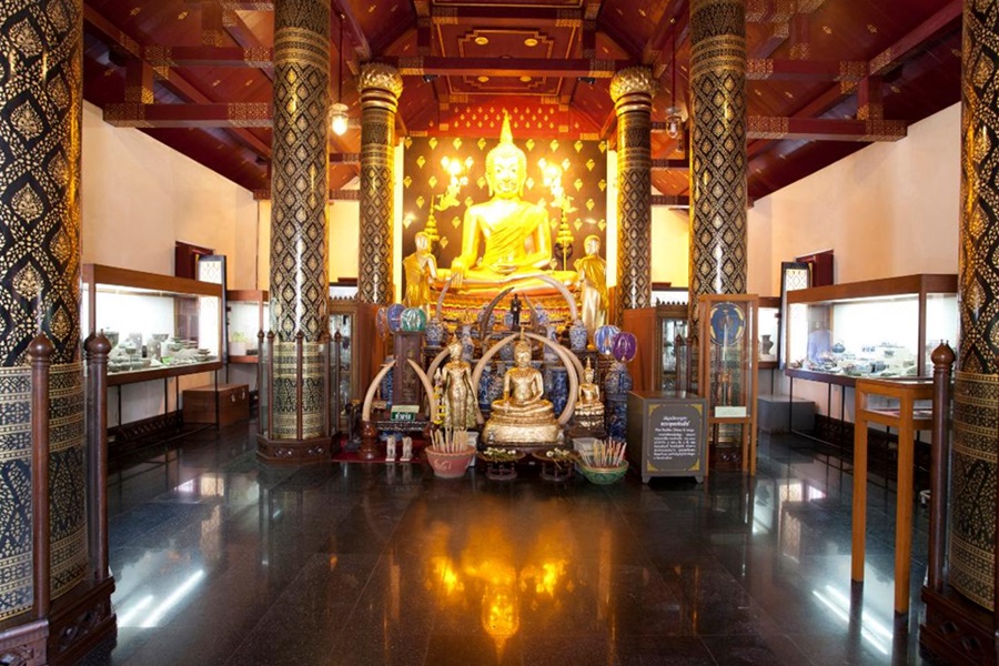 ชมโบราณวัตถุล้ำค่าถวายแด่พระพุทธชินราช
