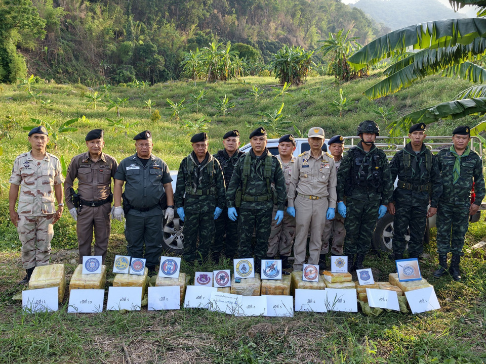 กกล.ผาเมืองสกัดยาบ้าล็อตใหญ่ 1.27 ล้านเม็ด คนร้ายทิ้งรถหนี เร่งขยายผลเครือข่าย 