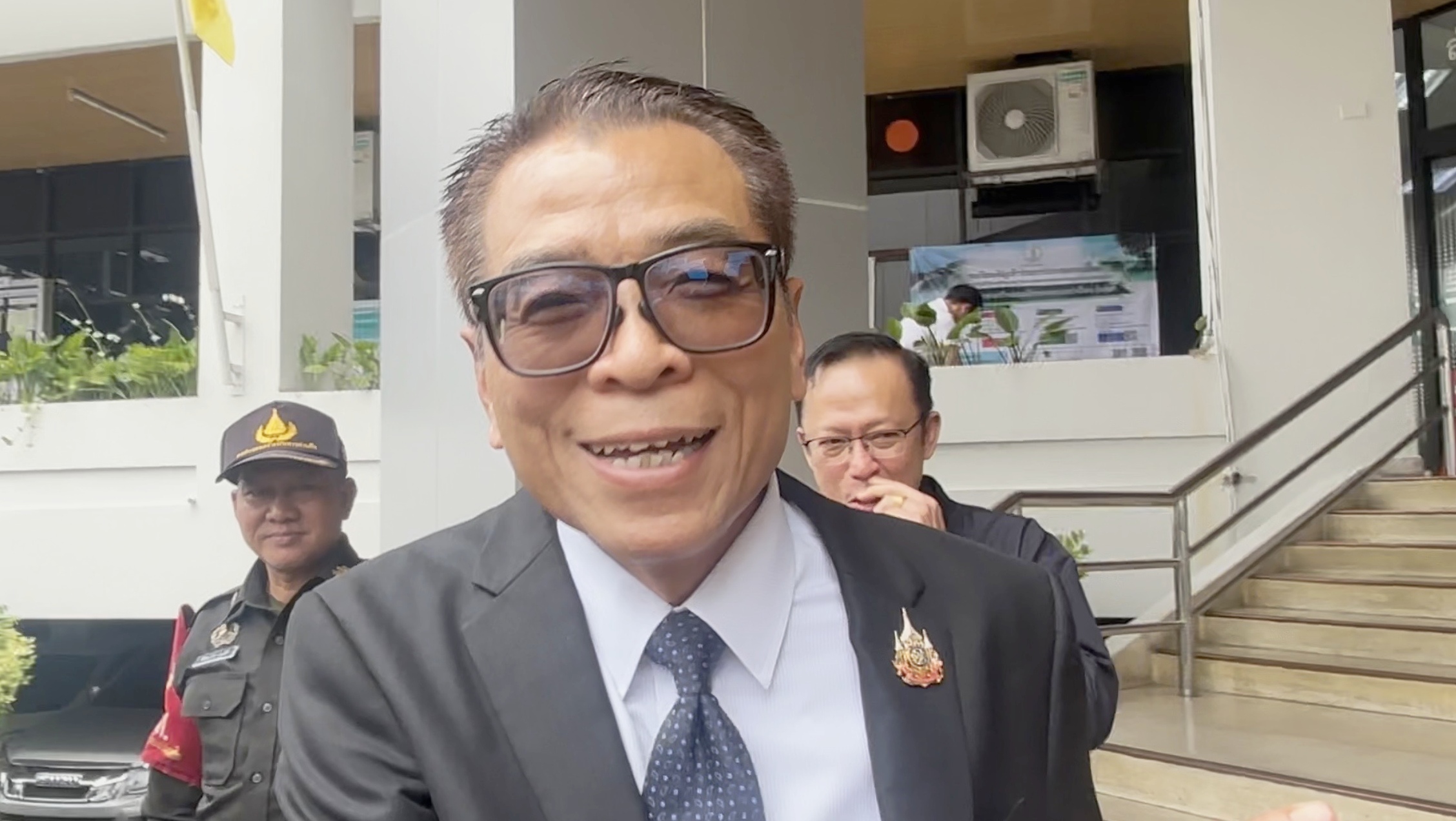 “ตุลาการศาล รธน.” เดินเผชิญสืบคดีบาร์โค้ดบัตรเลือกตั้ง ตรวจหลักฐานเขตหลักสี่ “แสวง” มั่นใจไม่ขัด รธน.