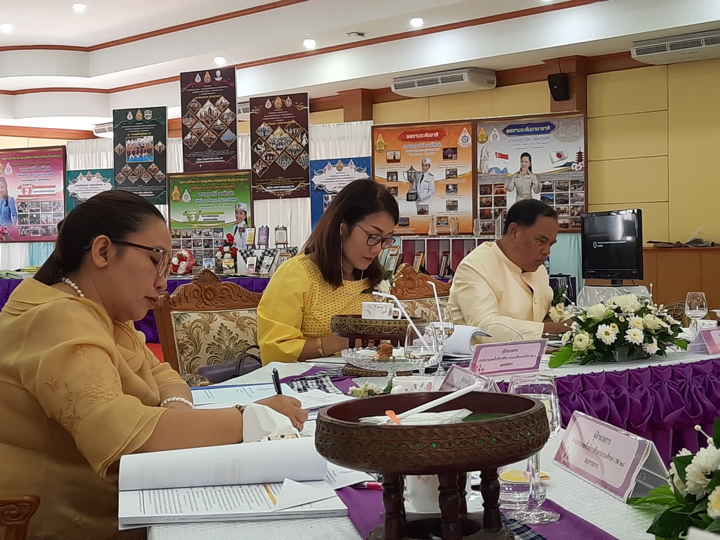 คณะกรรมการคัดเลือกครูผู้สมควรได้รับรางวัลสมเด็จเจ้าฟ้ามหาจักรี ประเมินผลงานครู รร.เลิงนกทา จังหวัดยโสธร