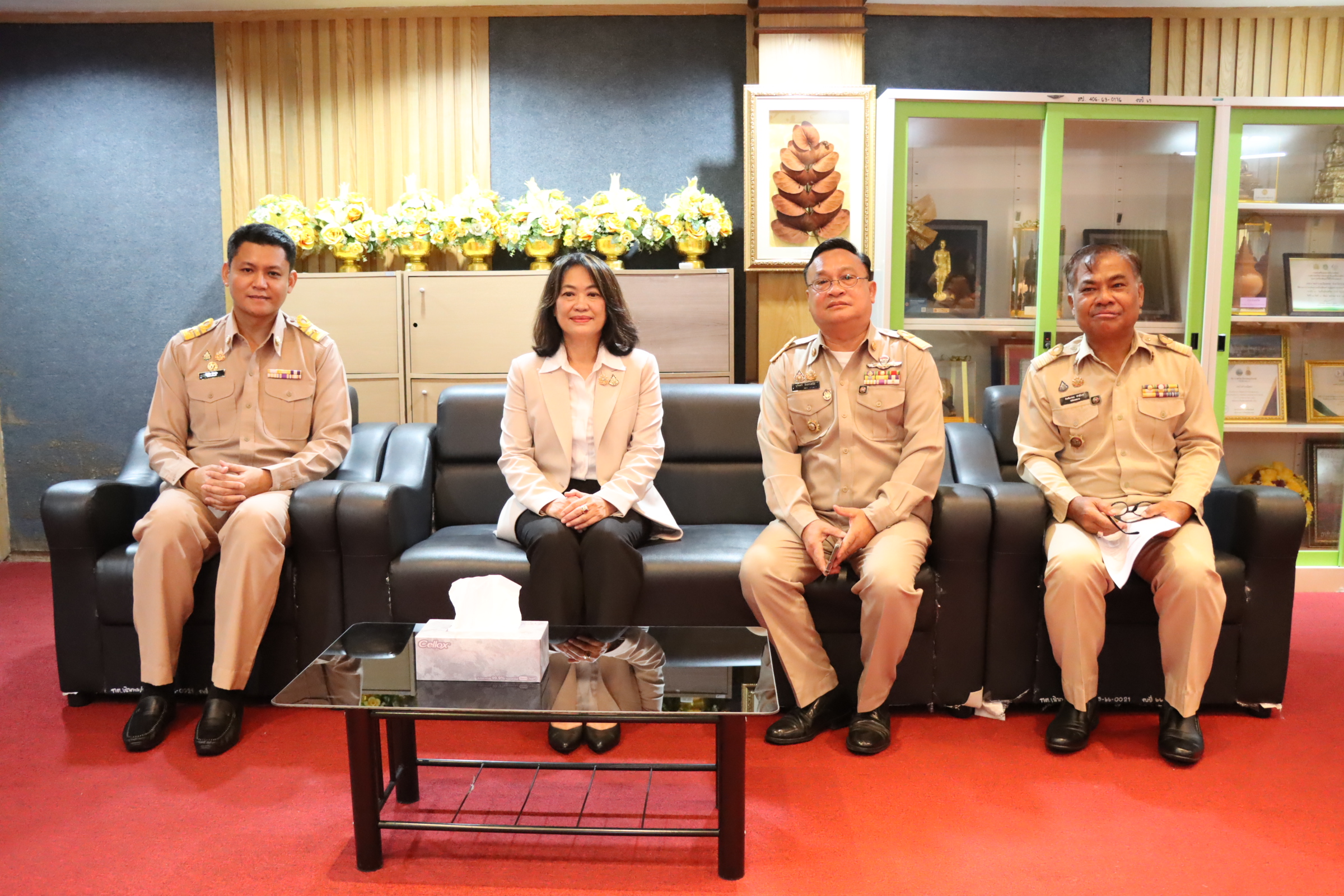 เปิดประชุมสภาเทศบาลเมืองเนินพระคึกคัก! "สมปอง วงษ์น้อย" นั่งประธานสภาคนใหม่ รองผู้ว่าฯ ระยองย้ำต้องโปร่งใส-ยึดประชาชนเป็นศูนย์กลาง