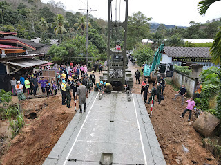 ผบ.พล.ร.15 นำทีมติดตั้งสะพานแบริ่งชั่วคราว บรรเทาความเดือดร้อนของชาวบ้านในพื้นที่ อ.บันนังสตา จ.ยะลา