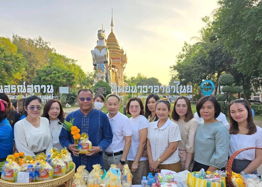 รอง สสจ.กาญจนบุรี ร่วมตักบาตรข้าวสารอาหารแห้ง เนื่องในวันมาฆบูชา