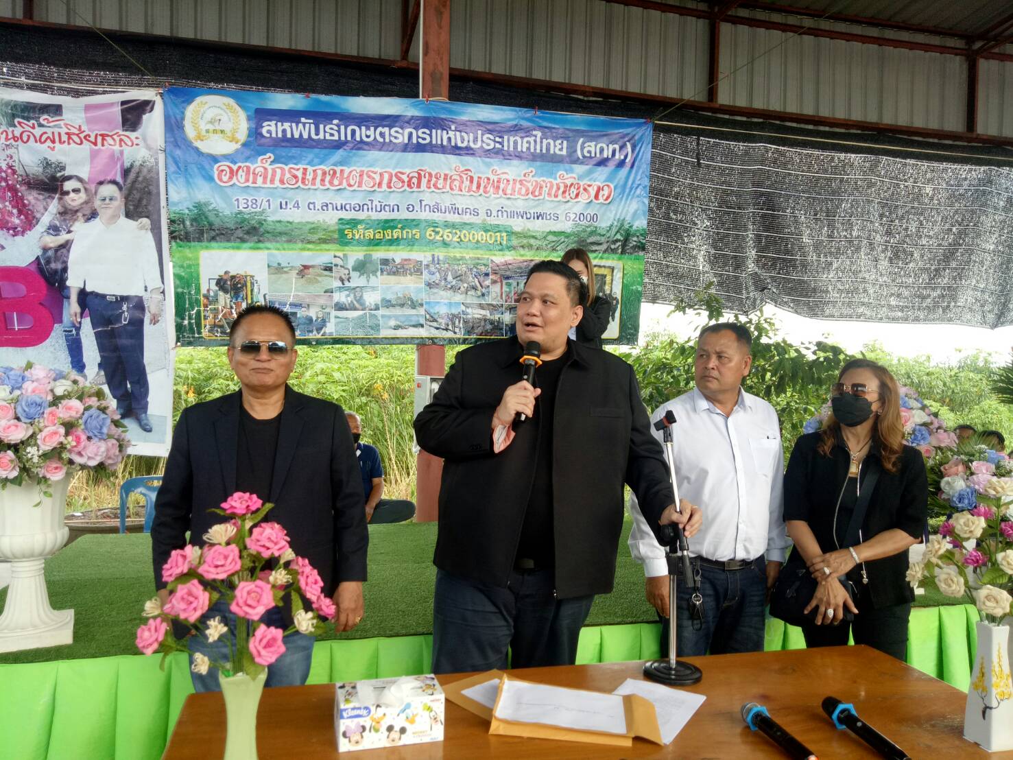 สหพันธ์เกษตรกรฯบุกยื่นนส.จี้"ไผ่ ลิกค์" ขอให้กมธ.งบฯแปรญัตติหนุนกองทุนฟื้นฟูฯ