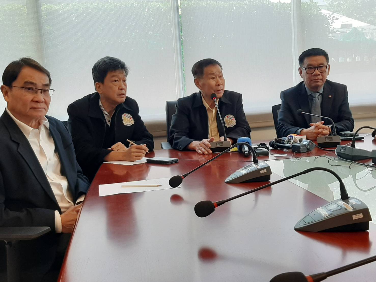 "เสรีรวมไทย" ย้ำประกาศเขตเลือกตั้งช้ากระทบยุบสภา "เสรีพิศุทธิ์" ยันจุดยืนอยู่ "ฝั่งประชาธิปไตย" 