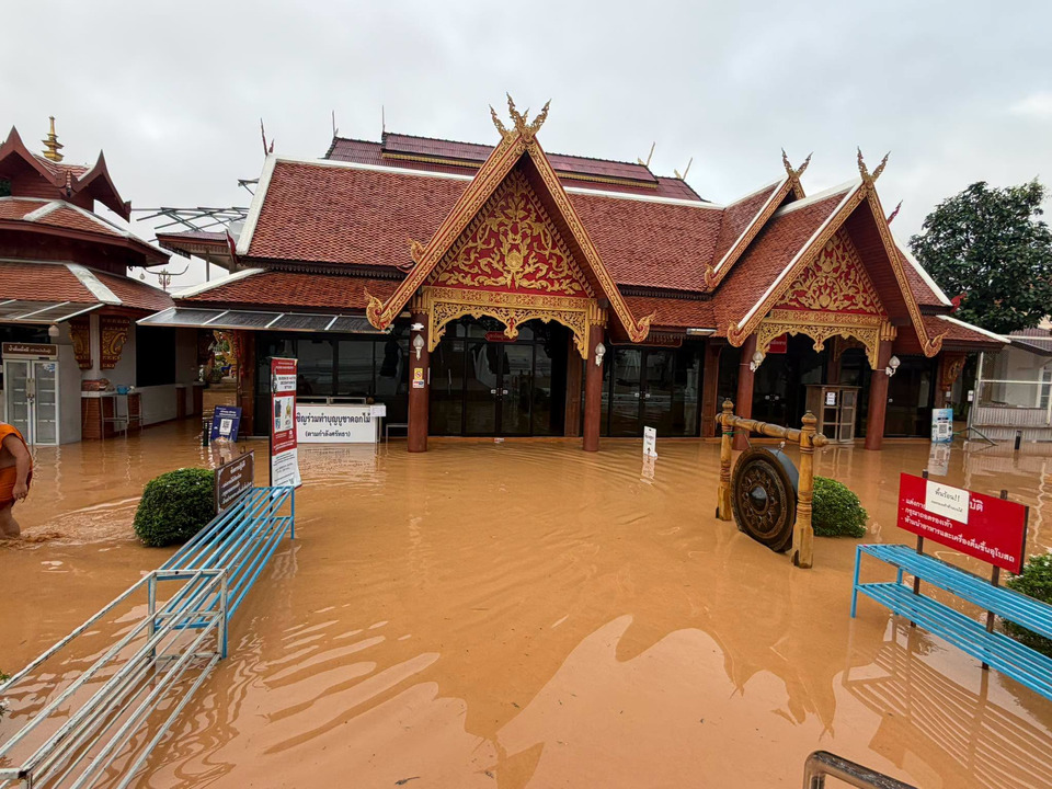 เปิดภาพ ! น้ำไหลเข้า "วัดภูมินทร์" จ.น่าน 