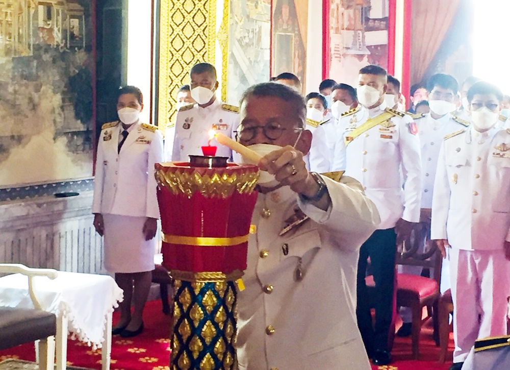 ในหลวง ร.10 พระราชทานเทียนพรรษาถวายแก่พระอารามหลวงวัดไชโยวรวิหาร และวัดป่าโมกฯ