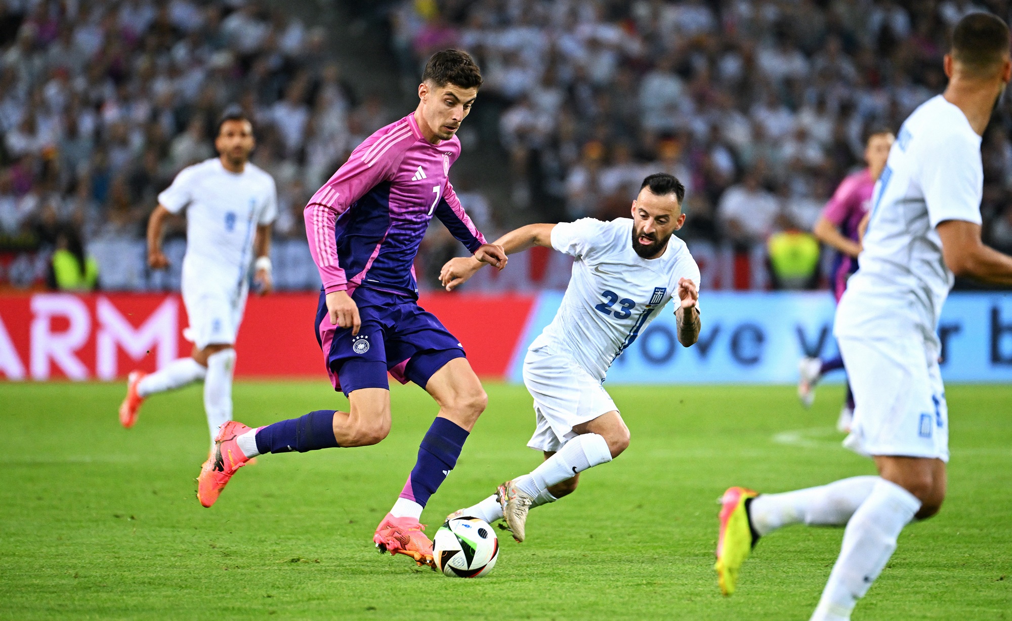 เกือบโดนเผาเครื่อง! "เยอรมัน" ยิงแซงชนะ "กรีซ" 2-1