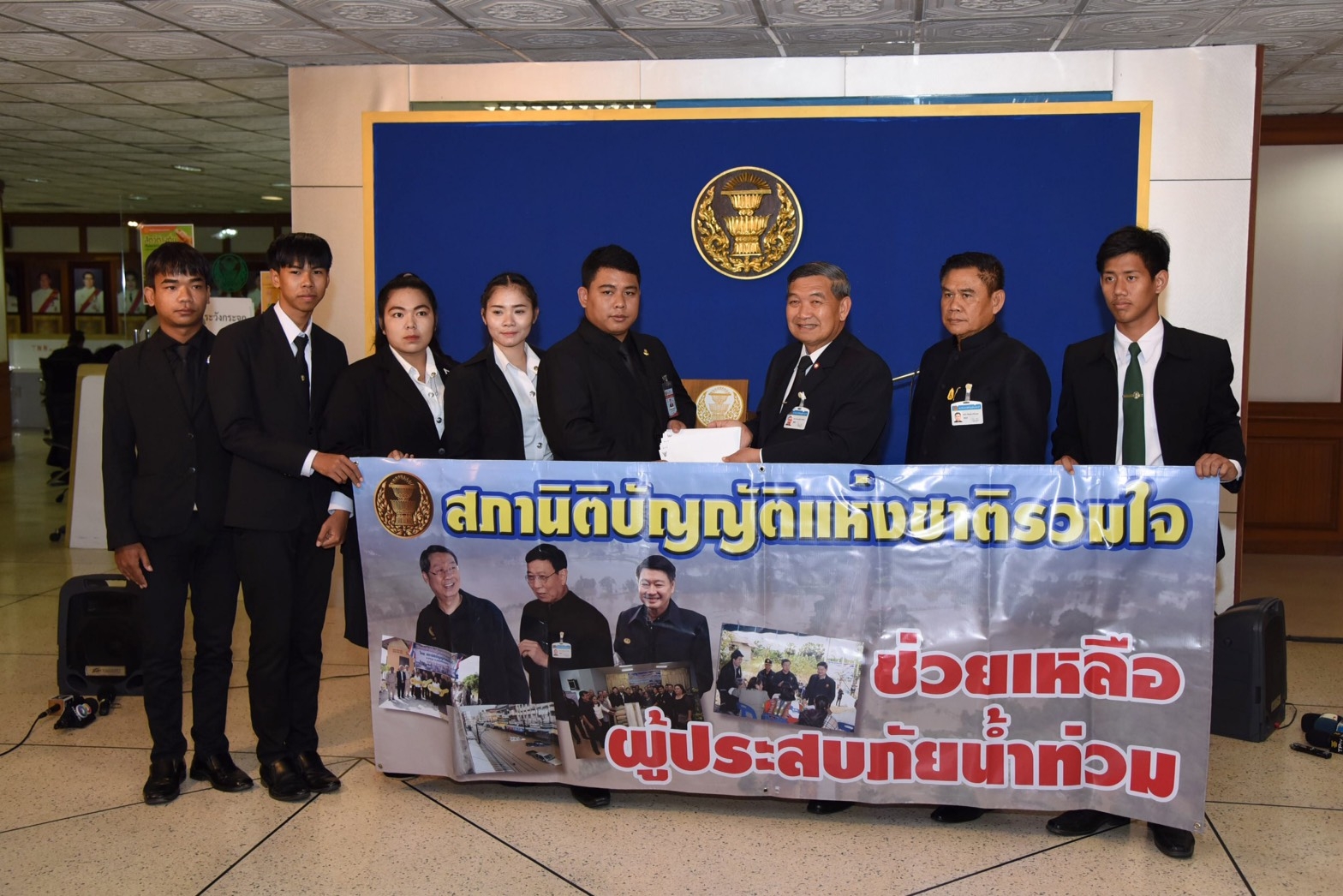  สนช.มอบเงินช่วยน้ำท่วม 10 จว.ผ่านสภาเด็กและเยาวชนฯ