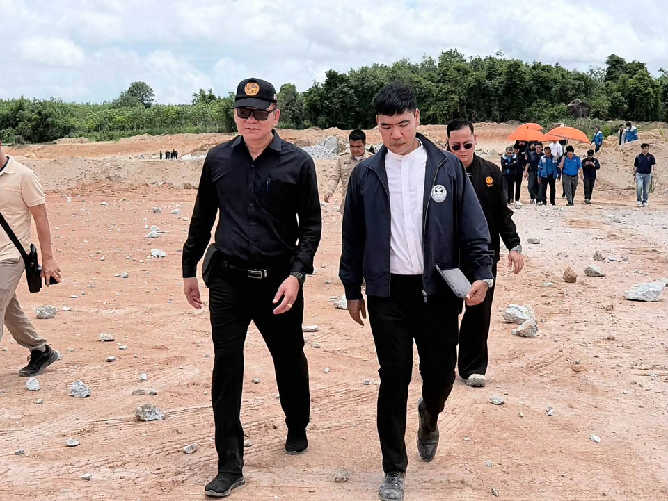 สส.ระยองลงพื้นที่พิสูจน์เสียงบึ้ม พบระเบิดหิน 2 จุด 27 รู สั่งระงับทันที จ่อเอาผิดผู้รับเหมา