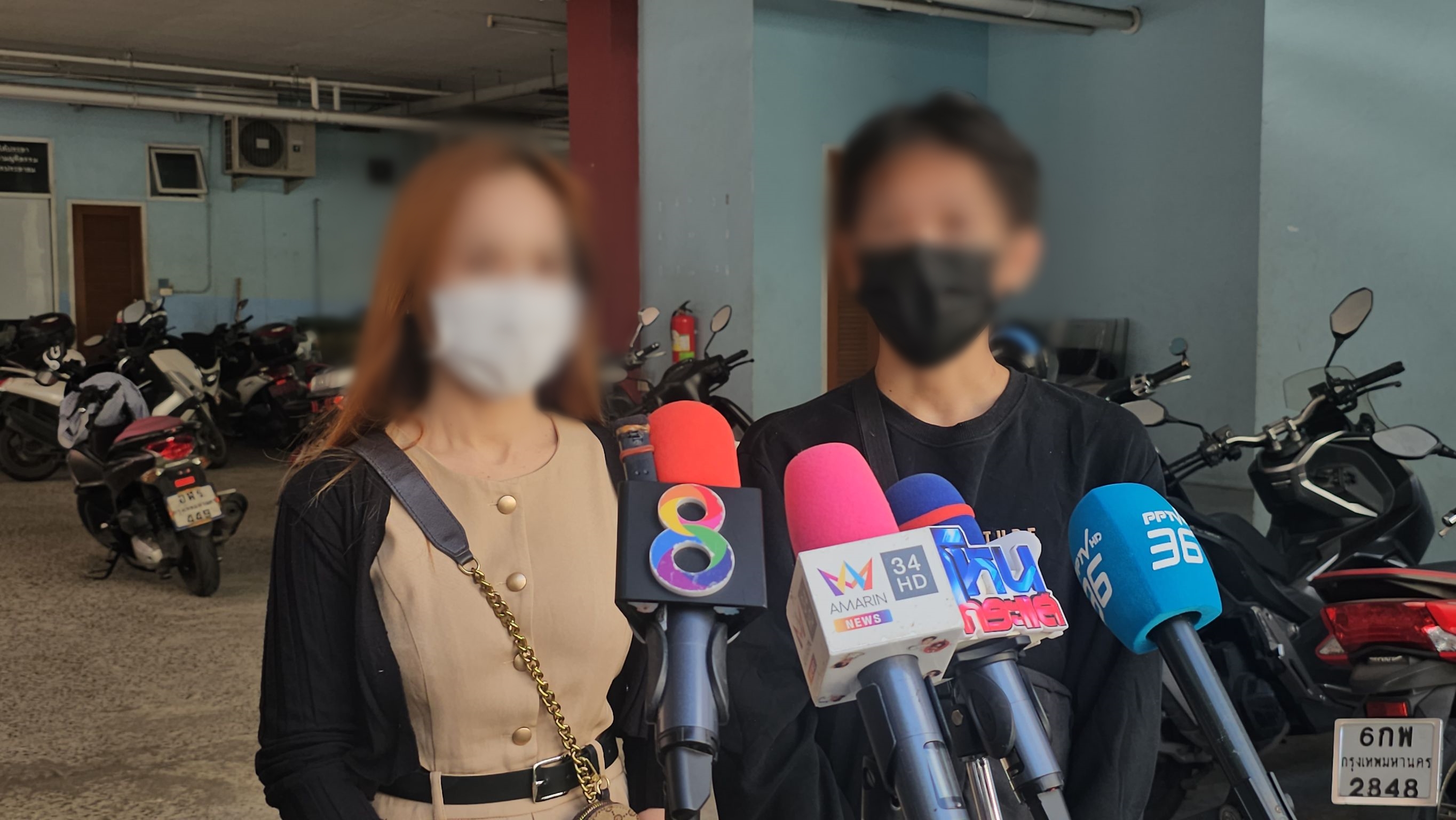 "เจ๊หนิง" พาหลานชายเข้ามอบตัวคดีแจ้งความเท็จ "เมียบิ๊กตำรวจ" ตร.ให้ประกันตัวใช้หลักทรัพย์เงินสด