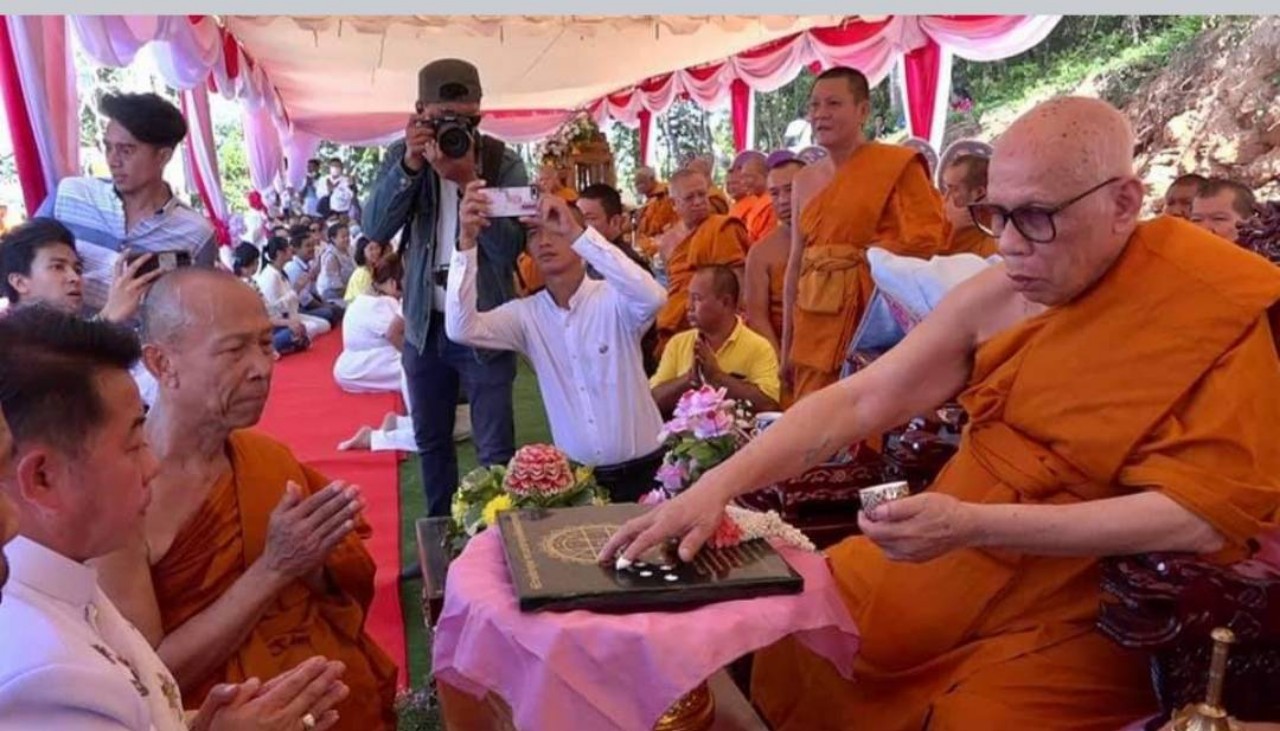 วัดสุวรรณคีรีจัดพิธีวางศิลาฤกษ์ก่อสร้างพระมหาเจดีย์จอมสุวรรณบนยอดเขาดงยางพระนอนองค์ใหญ่บนยอดเขา