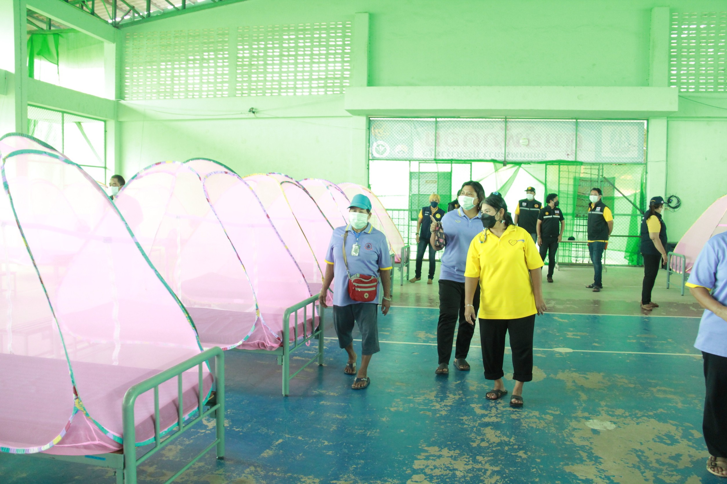ชาวบ้านบางบาลพร้อมใจระดมทุนช่วยกันเองสร้างศูนย์พักคอยรองรับผู้ป่วยโควิดในชุมชน 50 เตียง  โดยไม่ต้องรอพึ่งงบประมาณรัฐ