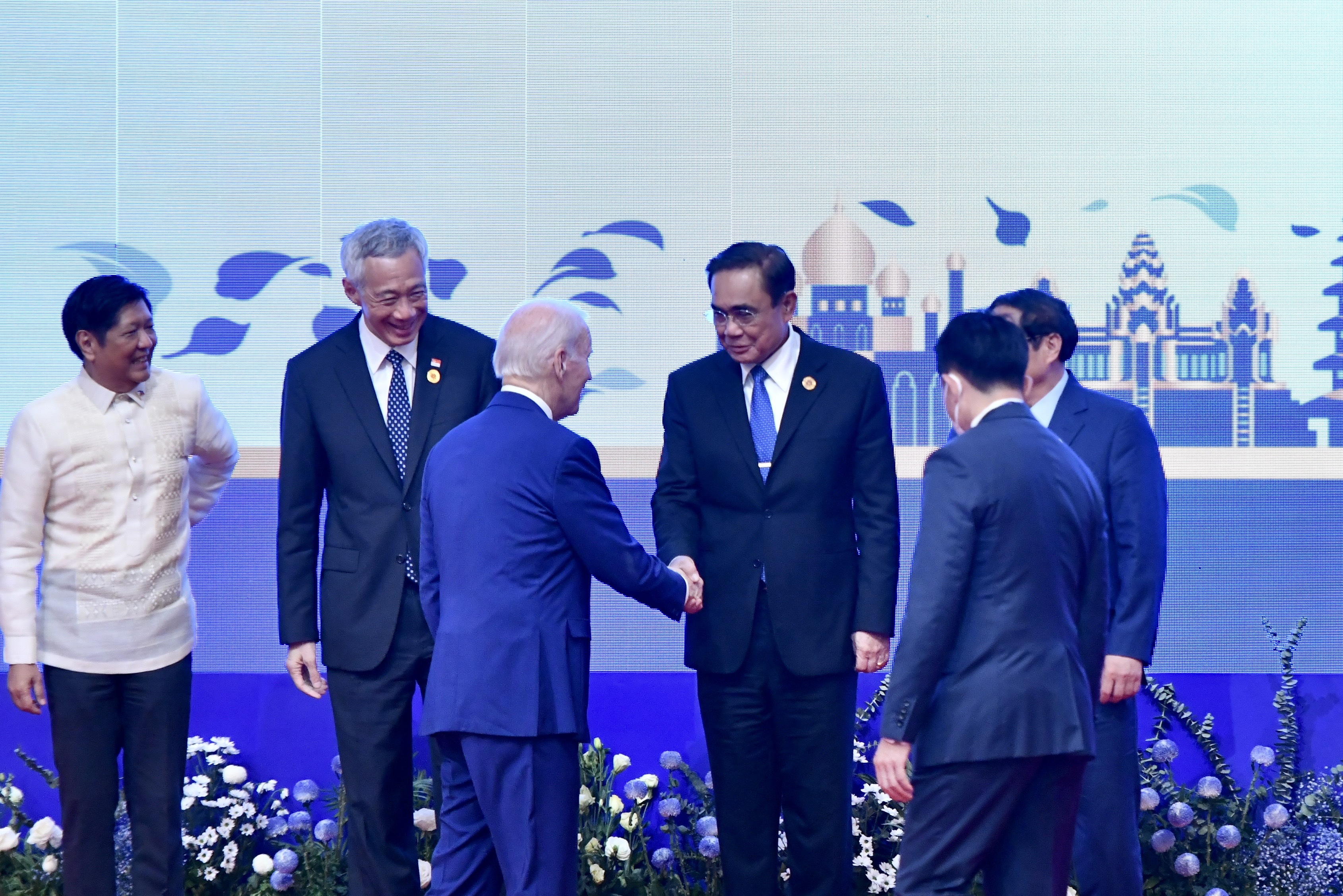 หาดูยาก! “บิ๊กตู่” จับมือ “โจ ไบเดน” ประชุมสุดยอดอาเซียน-สหรัฐฯ เสนอกระชับความเป็นหุ้นส่วน 3 ประเด็น