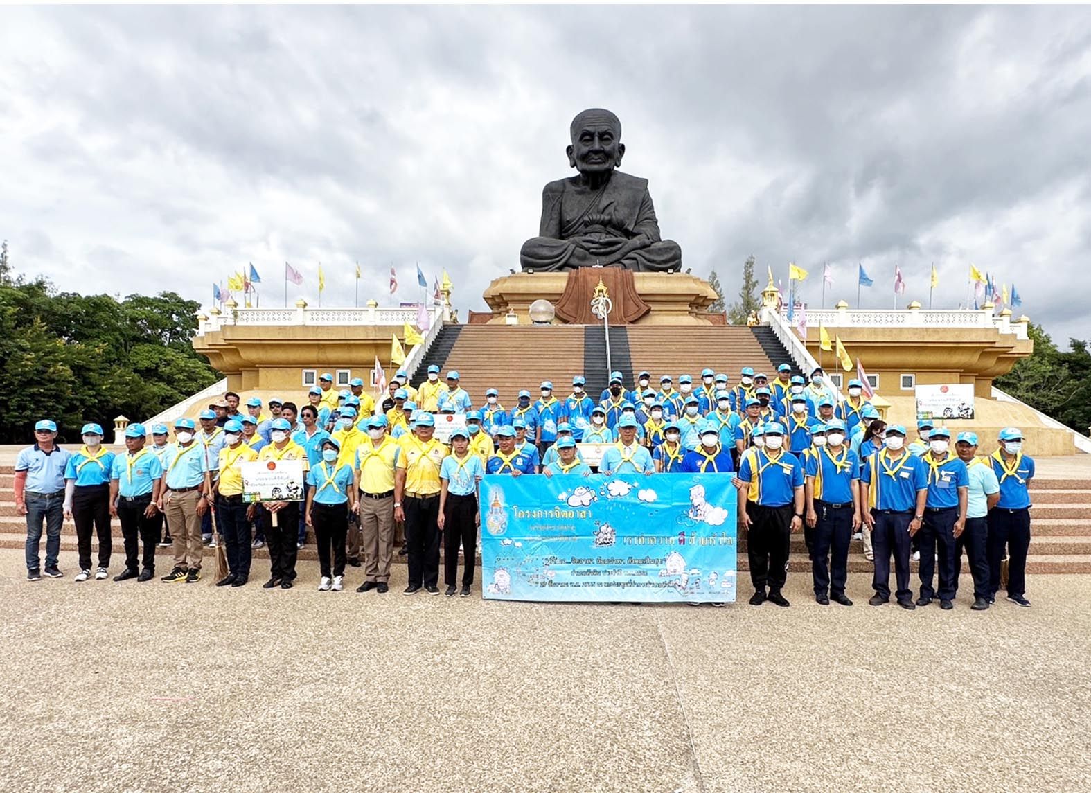 นอภ.หัวหินนำจิตอาสาพัฒนาวัดห้วยมงคลถวายเป็นพระราชกุศล“สมเด็จพระพันปีหลวง” 