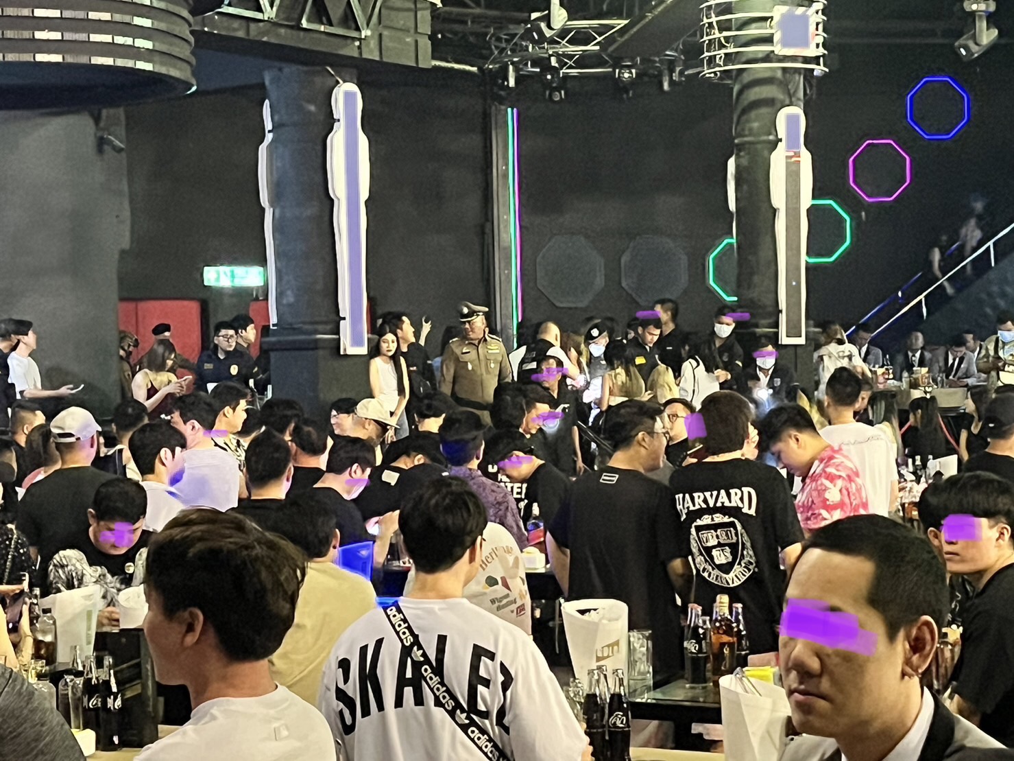 ตำรวจพัทยา สนธิกำลัง ตม.-ทท. ลุยตรวจสถานบันเทิง หาต่างชาติ โอเวอสเตย์ 