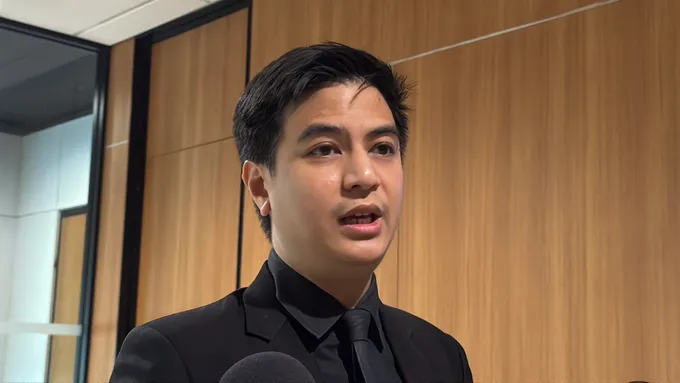 “ไอติม” ยินดีแจง “กมธ.ตำรวจ” ปมเอกสารหลุดคดีฮั้ว ส.ว. ตั้งคำถามลำดับความสำคัญ-จับตาย้ายอธิบดี DSI