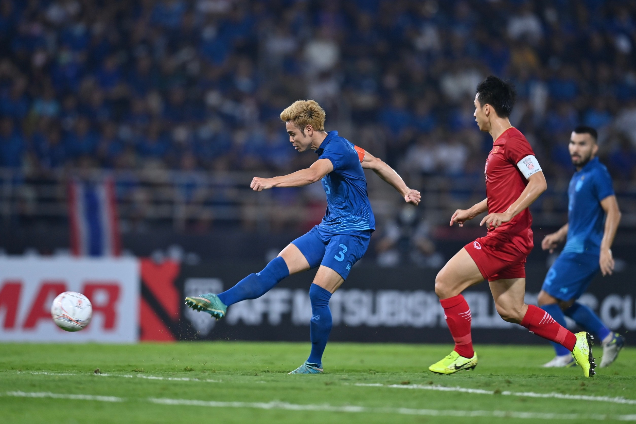 คว้าแชมป์สมัย7 "ช้างศึก" คว่ำ "ดาวทอง" 1-0 ผลรวม 3-2 "อุ้ม" ซัดประตูชัย ศึกอาเซียนคัพ