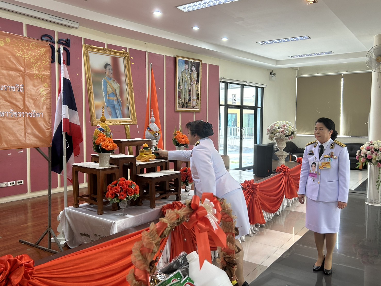 ในหลวงโปรดเกล้าฯพระราชทานสิ่งของและเวชภัณฑ์ทางการแพทย์ แก่สถานสงเคราะห์ต่าง ๆ เนื่องในโอกาสวันคล้ายวันประสูติ เจ้าฟ้าพัชรกิติยาภา